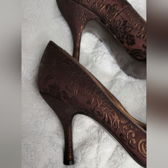 Elegant Brown Heels with Embellishments - Picture 9 of 11